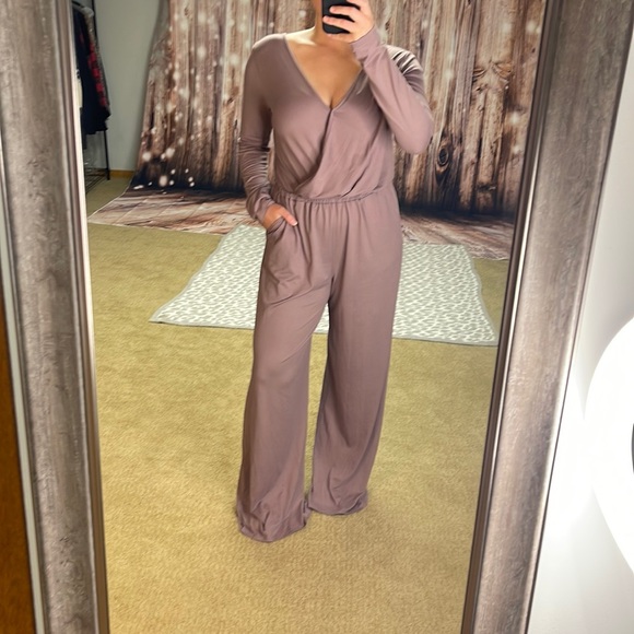 mts Pants - Ladies Long Sleeve V-Neck Jumpsuit W/ Pockets